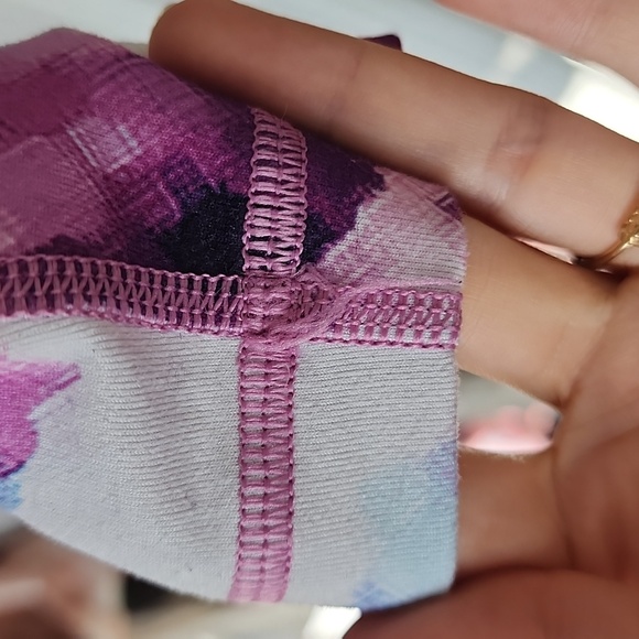 Lululemon leggings size 4 - Picture 2 of 4